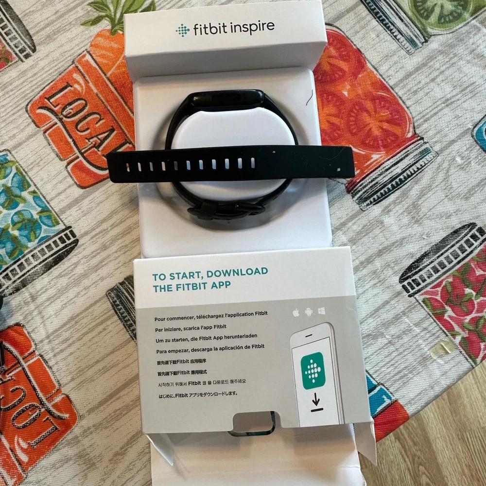 Fitbit inspire HR. Black two sized bands